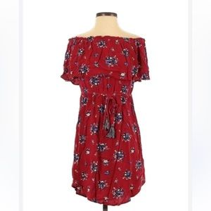 Perfect summer dress, can be worn on or off shoulder, worn once